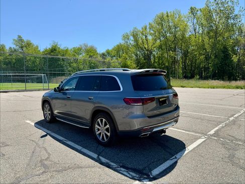 Used 2021 Mercedes-Benz GLS 450 4MATIC image 2