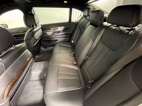 Used 2020 BMW 750i xDrive 750i xDrive Sedan 4D w/ Autobahn Package image 19