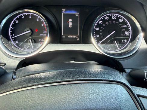 Used 2020 Toyota Camry LE image 4