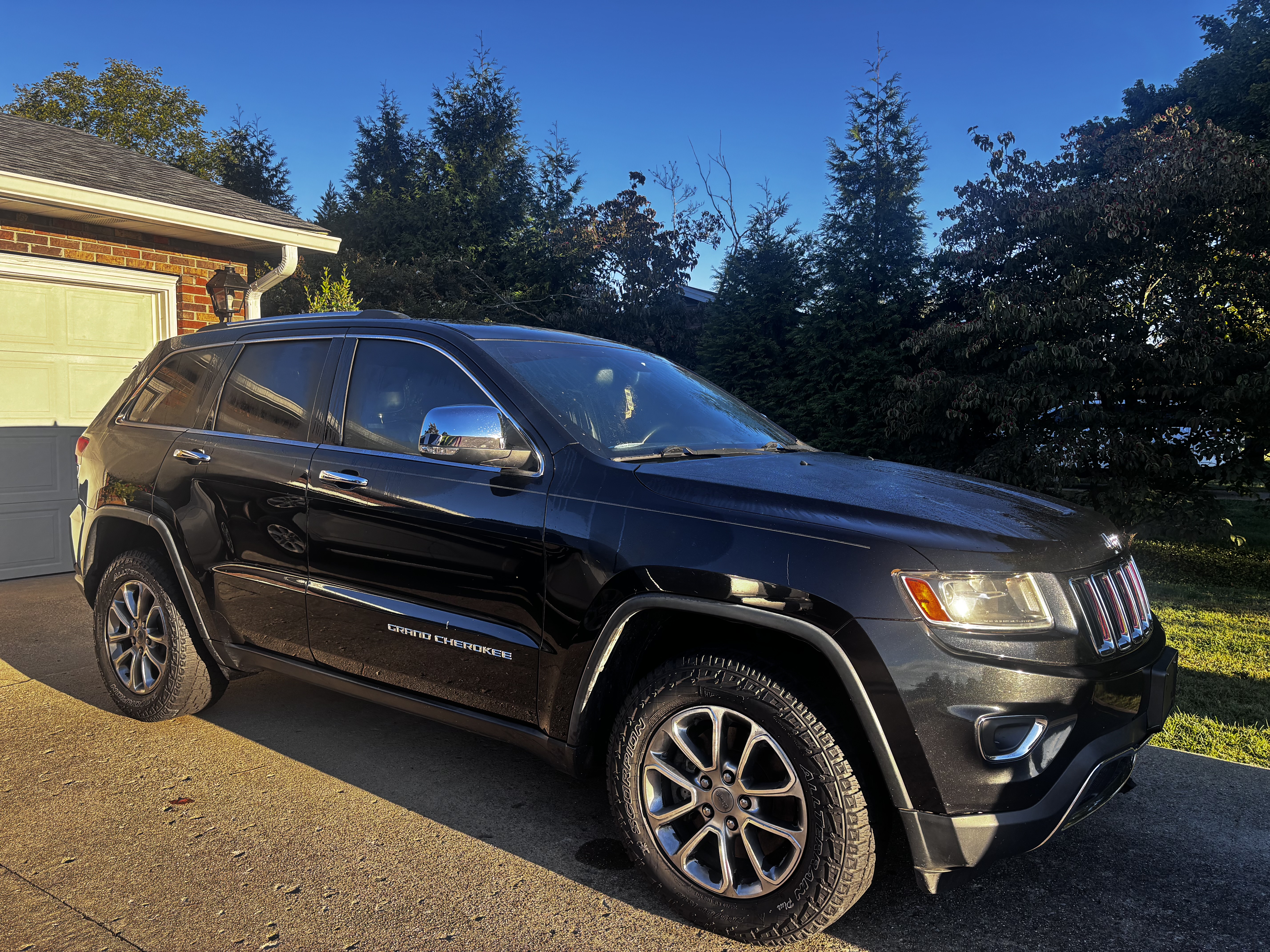 Used 2014 Jeep Grand Cherokee Limited AWD/4WD image 8