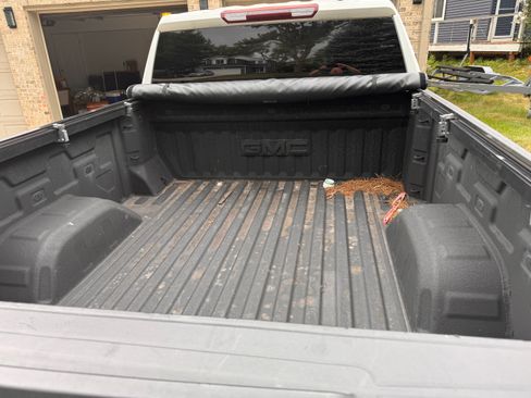 Used 2022 GMC Sierra 1500 Elevation w/ Driver Alert Package I AWD/4WD image 9