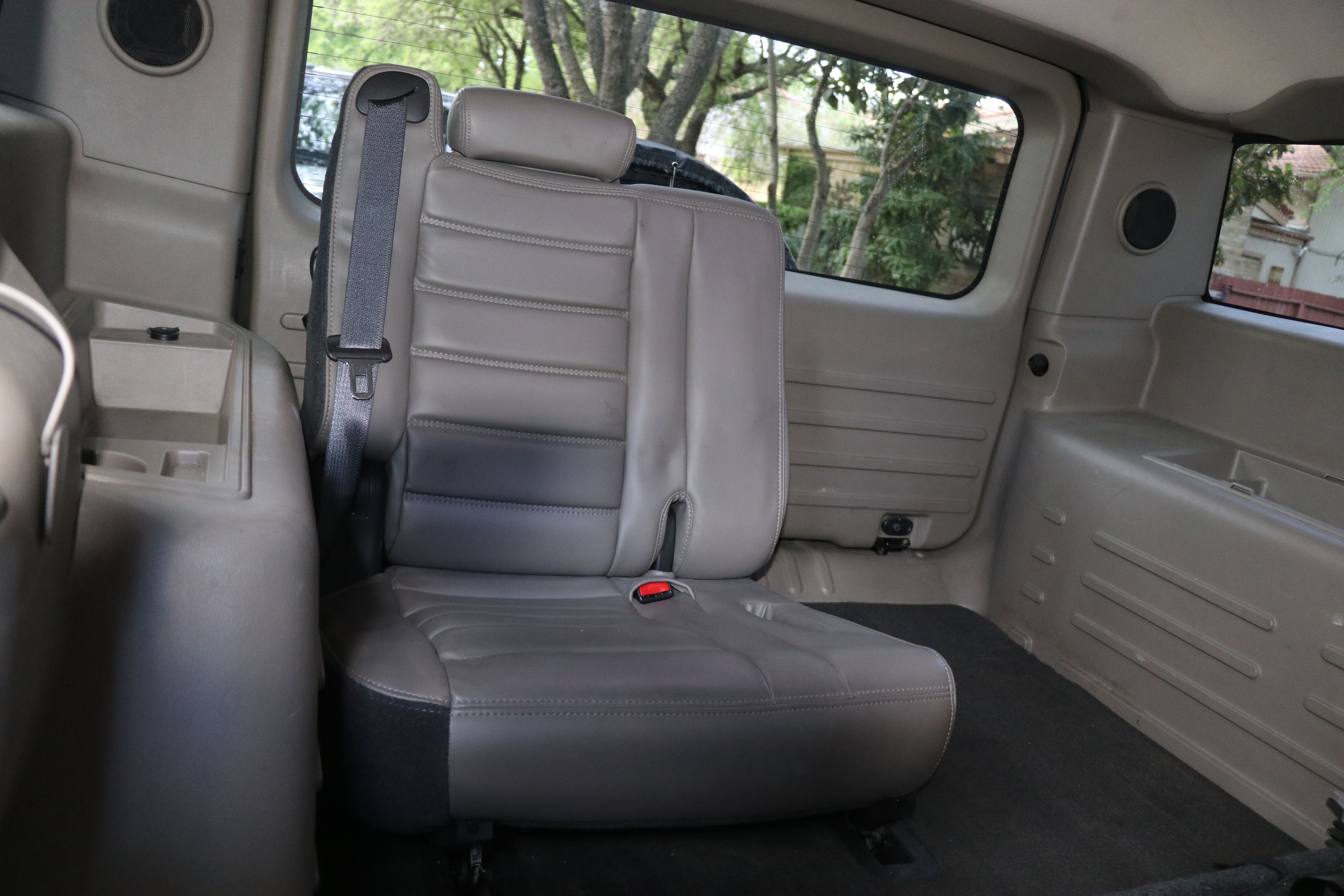 Used 2004 HUMMER H2 w/ Preferred Equipment Group AWD/4WD image 13