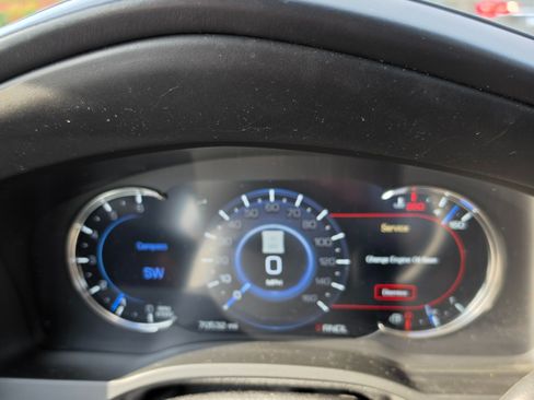 Used 2018 Cadillac Escalade ESV Platinum AWD/4WD image 16