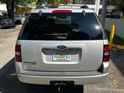 Used 2010 Ford Explorer XLT image 4