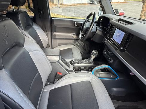 Used 2021 Ford Bronco Black Diamond image 5