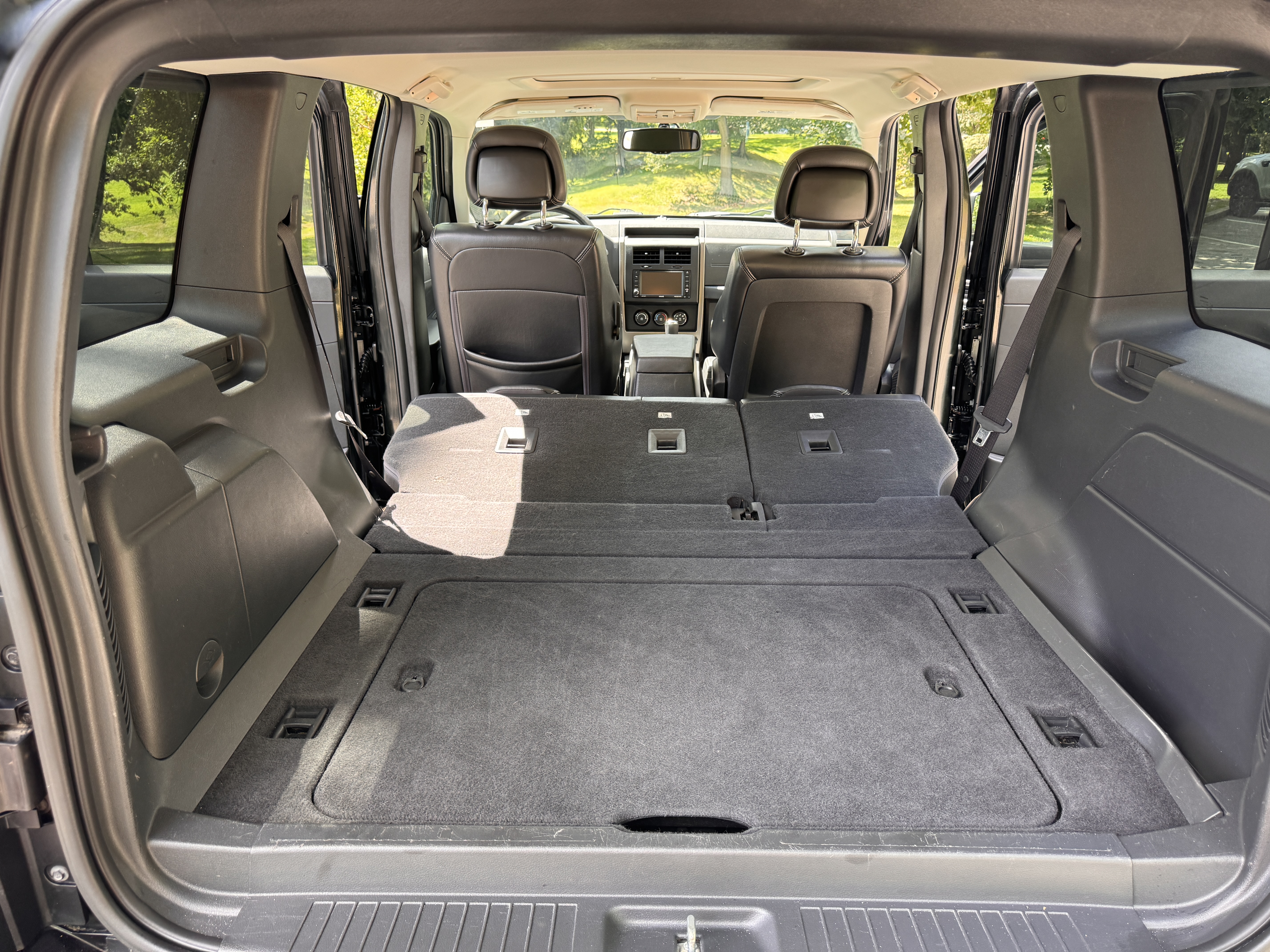 Used 2012 Jeep Liberty Sport AWD/4WD image 16