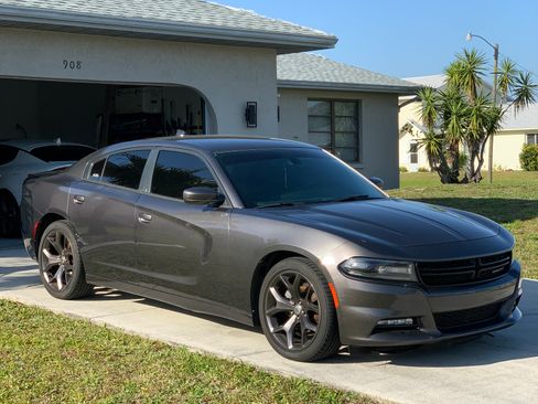 Used 2015 Dodge Charger SXT w/ Driver Confidence Group image 5