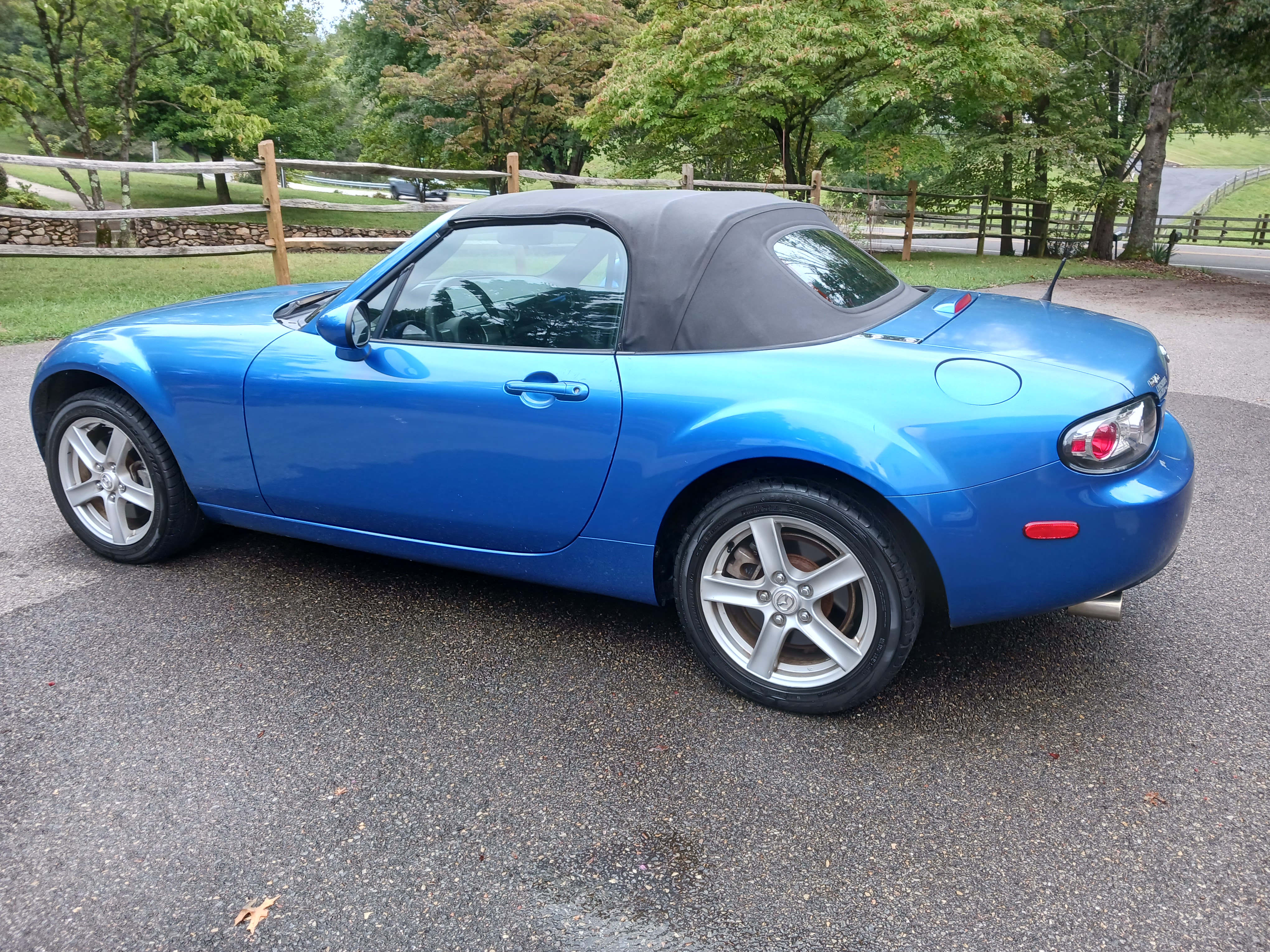 Used 2006 MAZDA MX-5 Miata RWD image 5