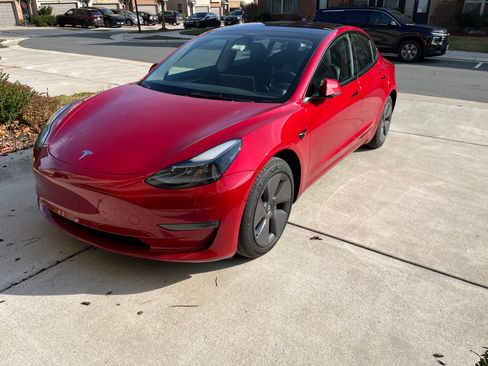Used 2023 Tesla Model 3 Standard Range image 4