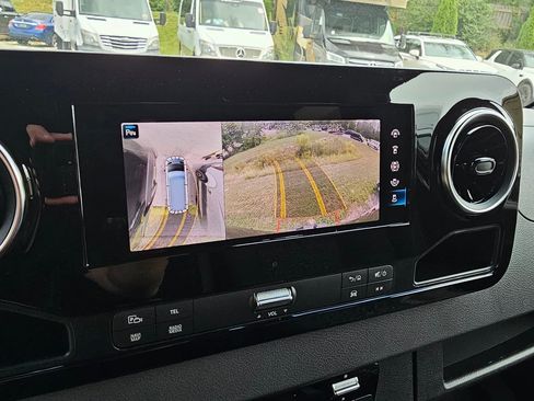 Used 2023 Mercedes-Benz Sprinter 2500 image 18