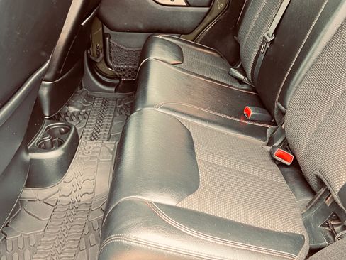 Used 2016 Jeep Wrangler Unlimited Sahara AWD/4WD image 9