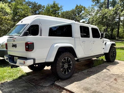 Used 2023 Jeep Gladiator Overland AWD/4WD image 8