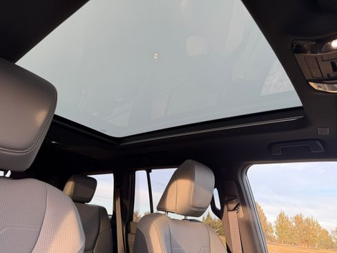 Used 2024 Lexus GX 550 w/ Accessory Package (Z1) image 12