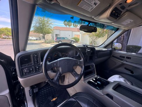 Used 2004 Chevrolet Tahoe Z71 w/ Z71 Preferred Equipment Group image 4