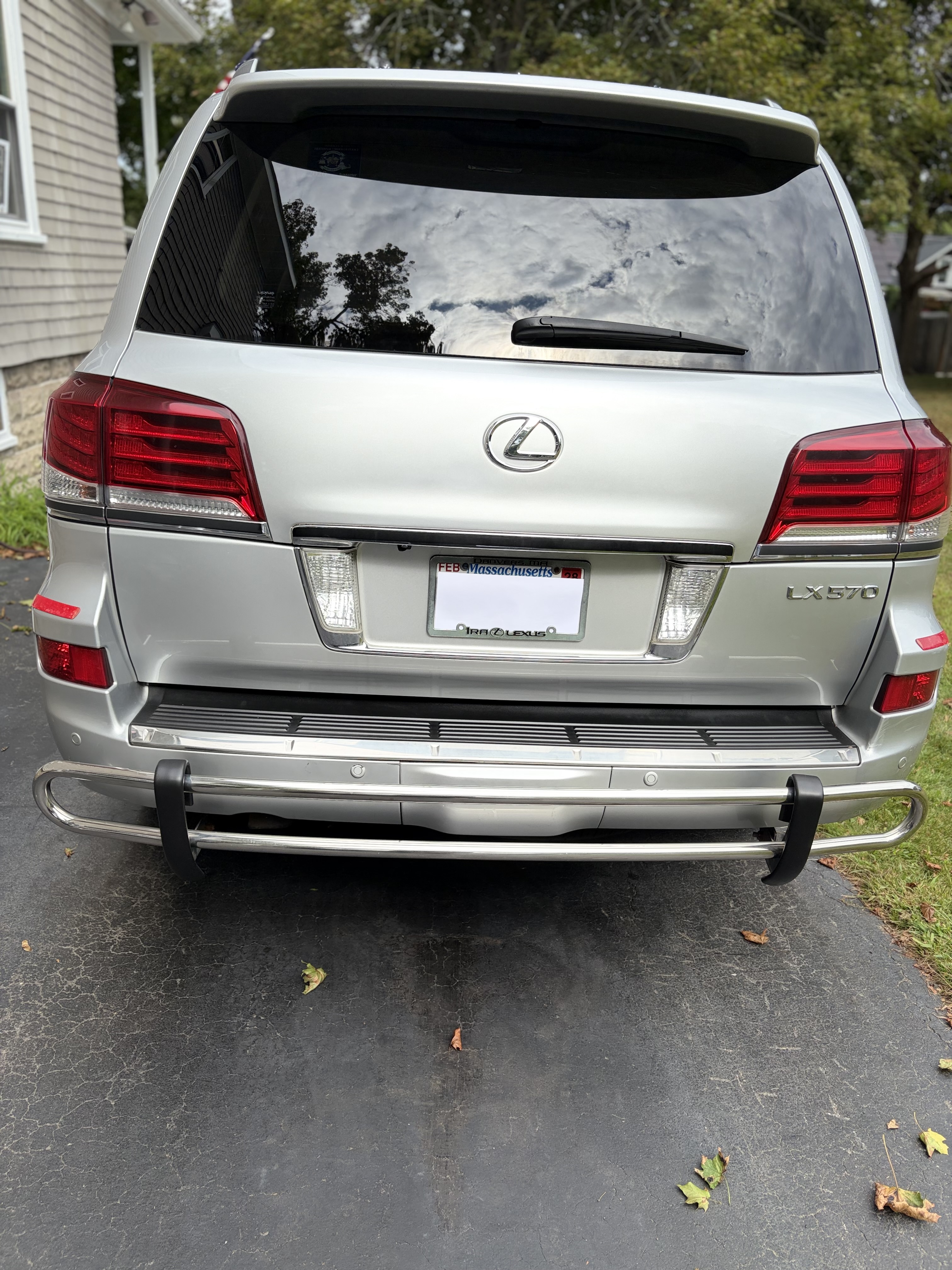 Used 2013 Lexus LX 570 4WD w/ Luxury Pkg image 6