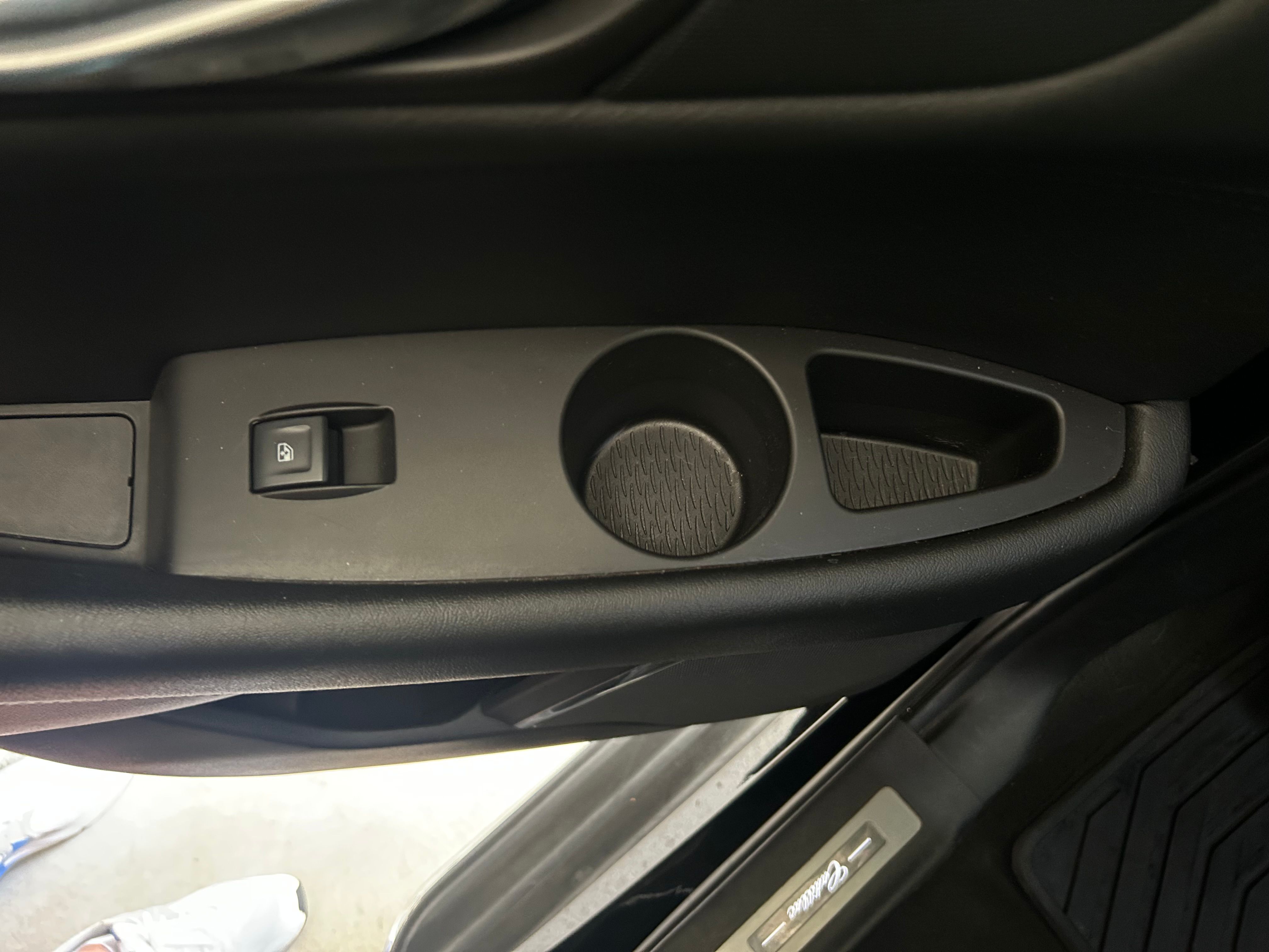 Used 2015 Cadillac Escalade Luxury AWD/4WD image 14