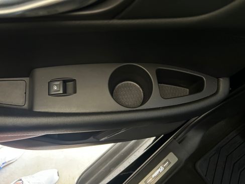 Used 2015 Cadillac Escalade Luxury AWD/4WD image 14