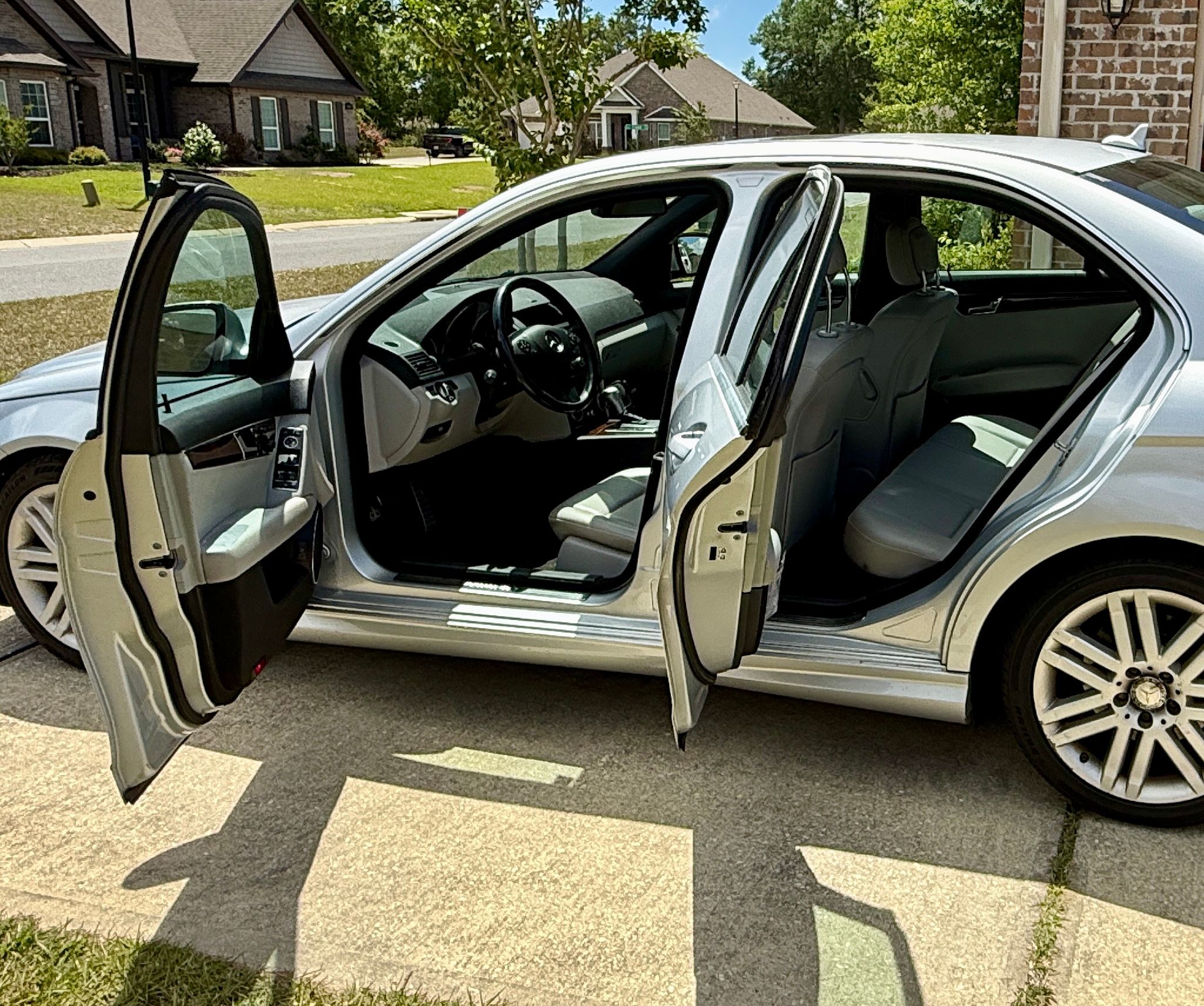 Used 2009 Mercedes-Benz C 300 Sedan image 8