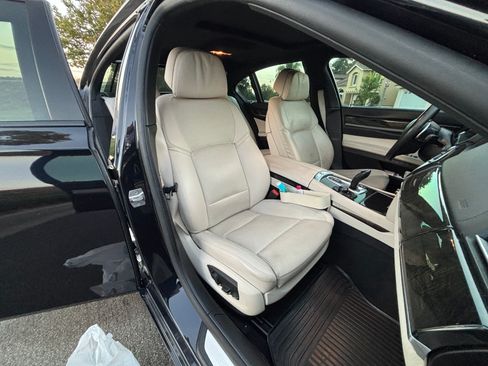Used 2013 BMW 750i RWD image 2