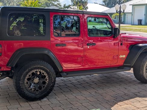 Used 2019 Jeep Wrangler Unlimited Sport S image 4