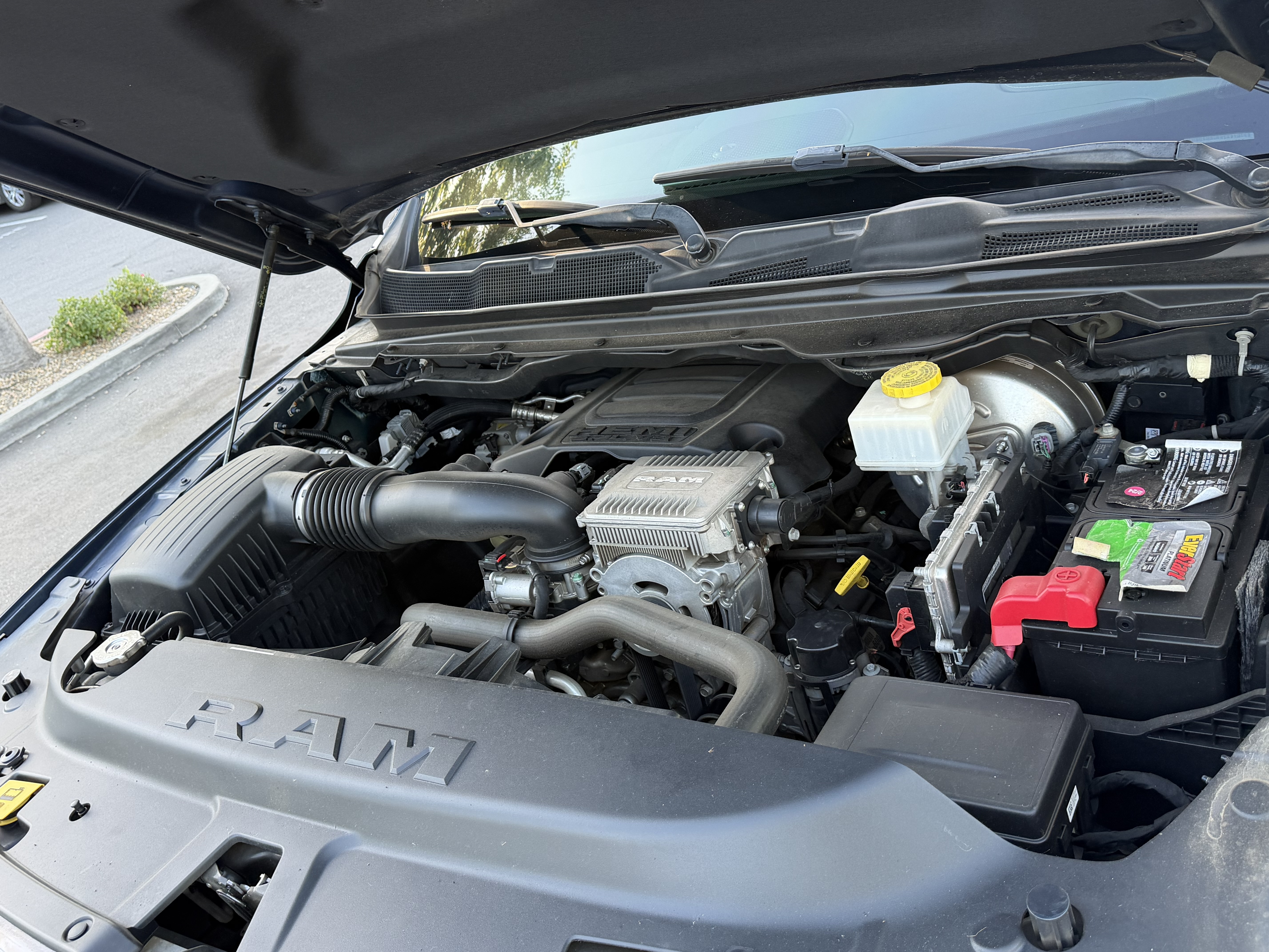 Used 2019 RAM 1500 Laramie w/ Sport Appearance Package AWD/4WD image 2