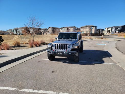 Used 2018 Jeep Wrangler Unlimited Rubicon image 2
