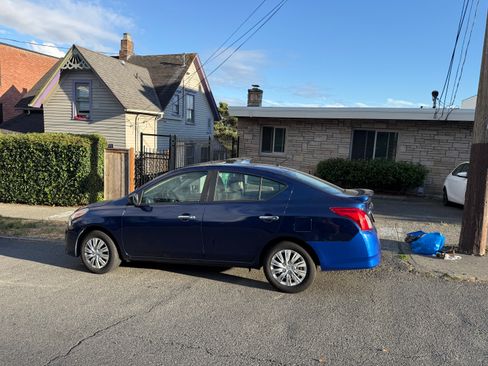 Used 2018 Nissan Versa SV FWD image 15