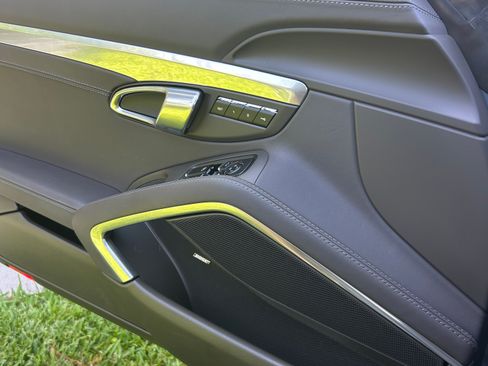 Used 2018 Porsche 911 Carrera image 12
