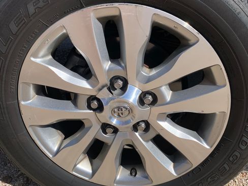 Used 2013 Toyota Tundra Platinum image 16