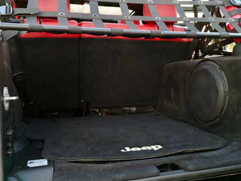 Used 2015 Jeep Wrangler Unlimited Sahara image 10