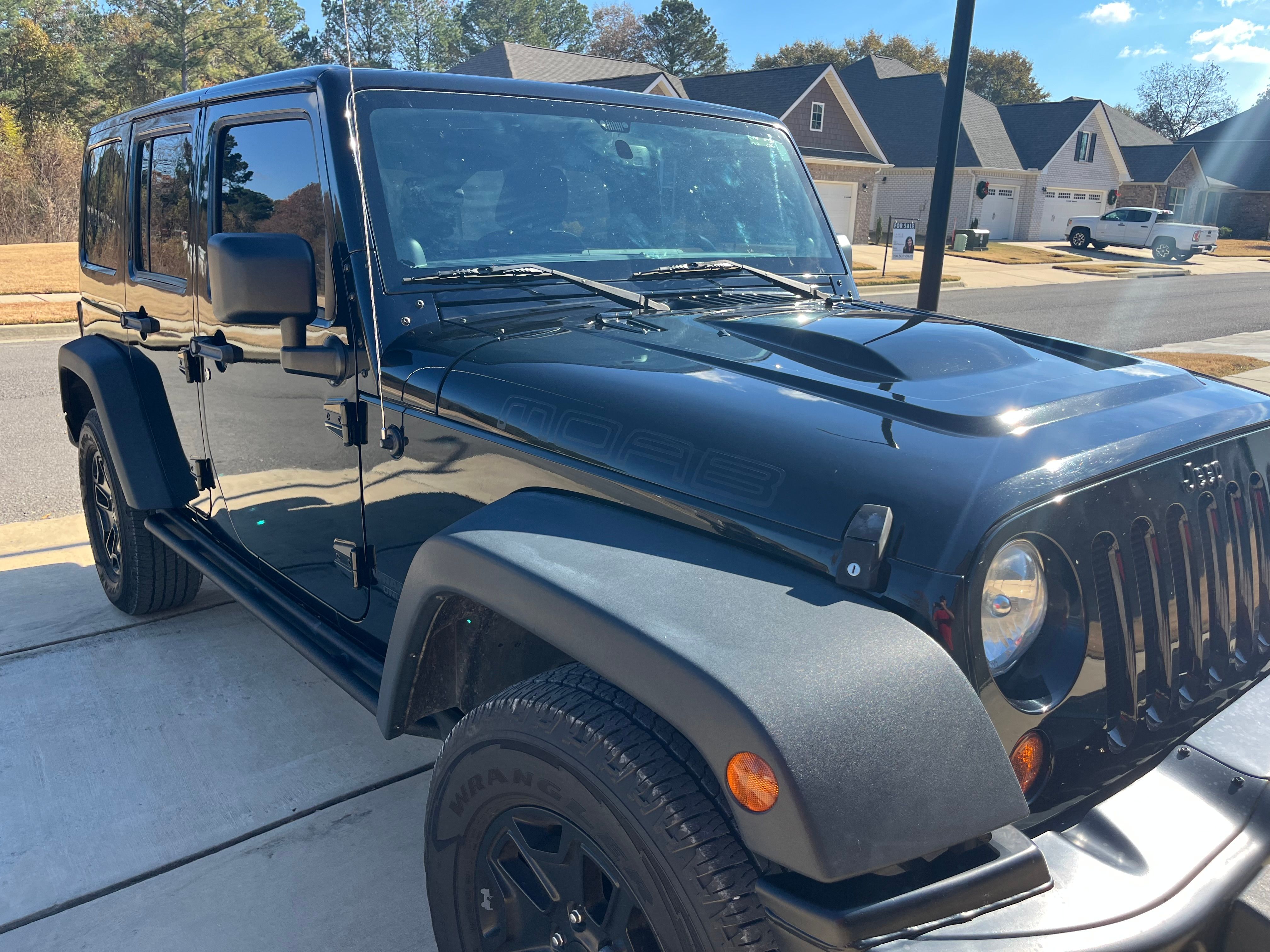 Used 2013 Jeep Wrangler Unlimited Sahara AWD/4WD image 6