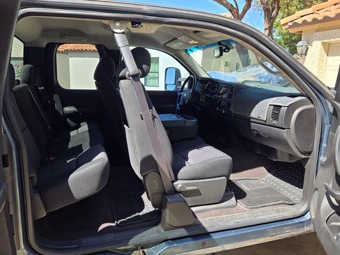 Used 2013 Chevrolet Silverado 2500 LT w/ Interior Plus Package image 8