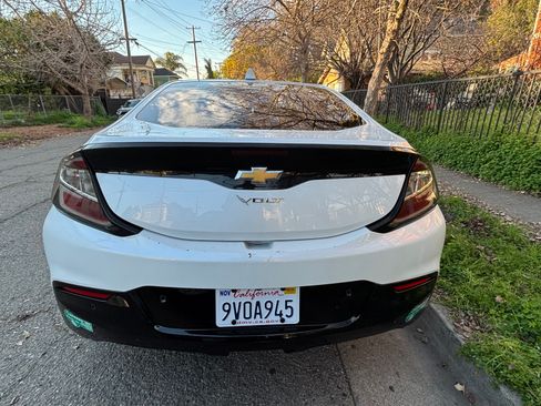 Used 2016 Chevrolet Volt Premier w/ Driver Confidence Package image 9