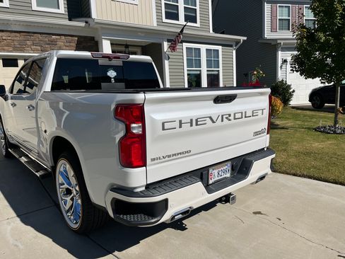 Used 2022 Chevrolet Silverado 1500 High Country w/ High Country Premium Package image 8