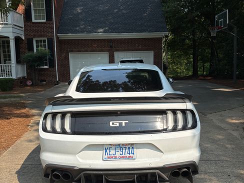 Used 2022 Ford Mustang GT Premium w/ Equipment Group 401A RWD image 4