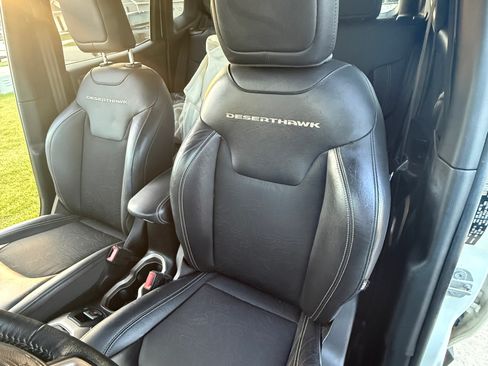 Used 2017 Jeep Renegade Trailhawk AWD/4WD image 10
