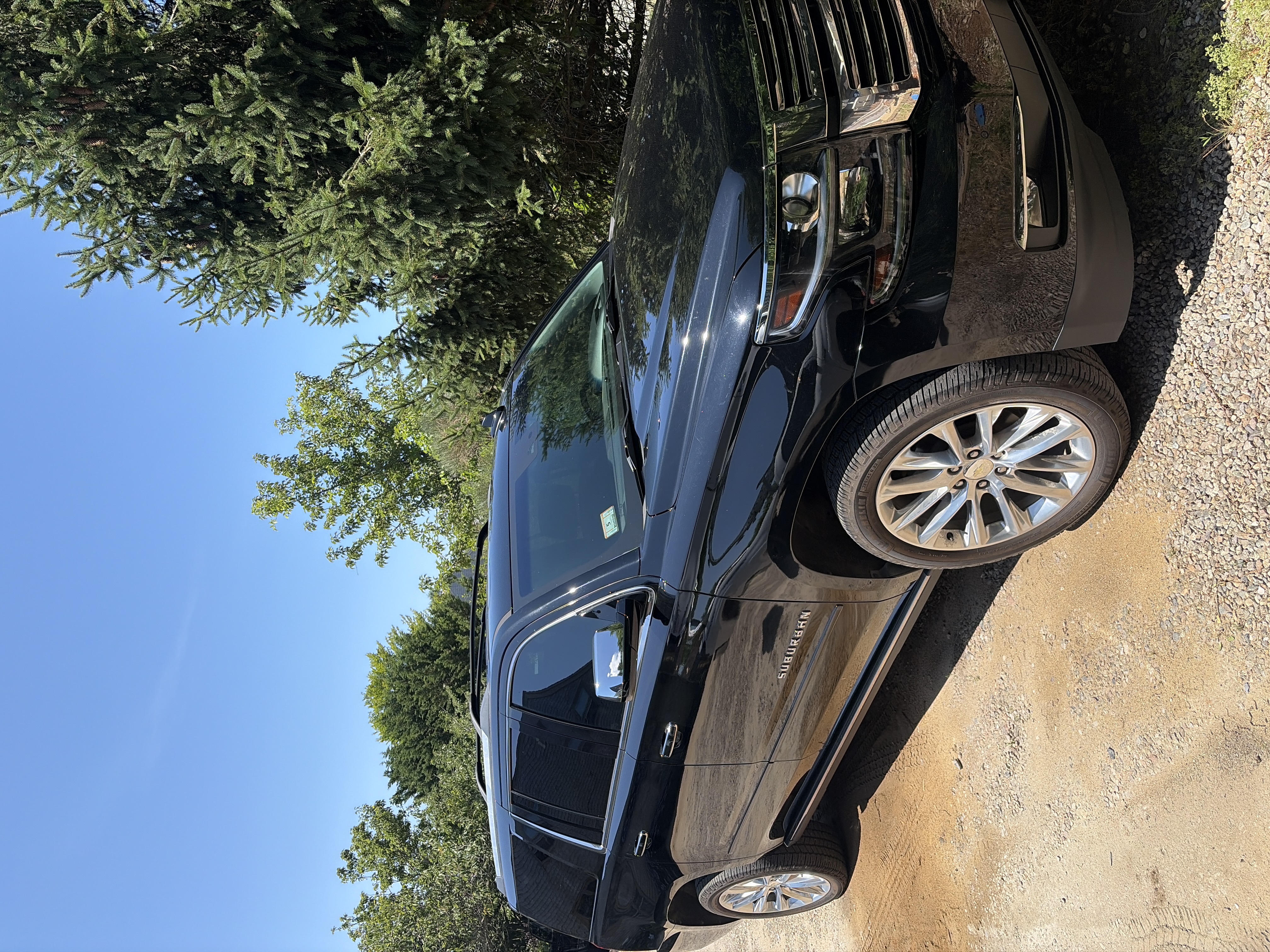Used 2019 Chevrolet Suburban Premier w/ Premier Plus Edition AWD/4WD image 2