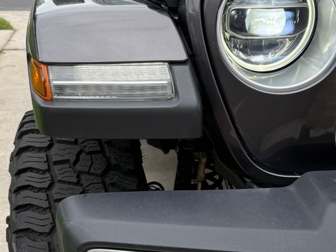 Used 2020 Jeep Wrangler Unlimited Sahara AWD/4WD image 4