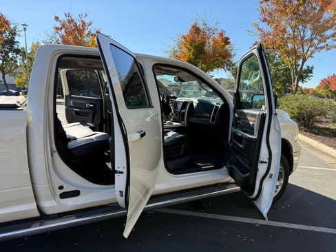 Used 2016 RAM 1500 Laramie w/ Convenience Group image 8