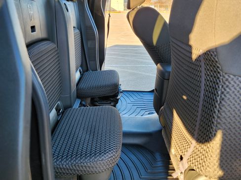 Used 2015 Nissan Frontier SV image 22