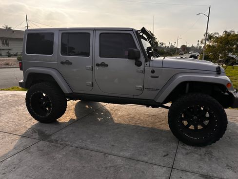 Used 2016 Jeep Wrangler Unlimited Sahara image 8