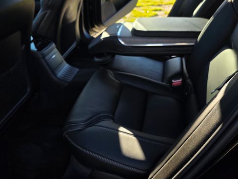 Used 2024 Volvo S90 T8 Ultimate image 8