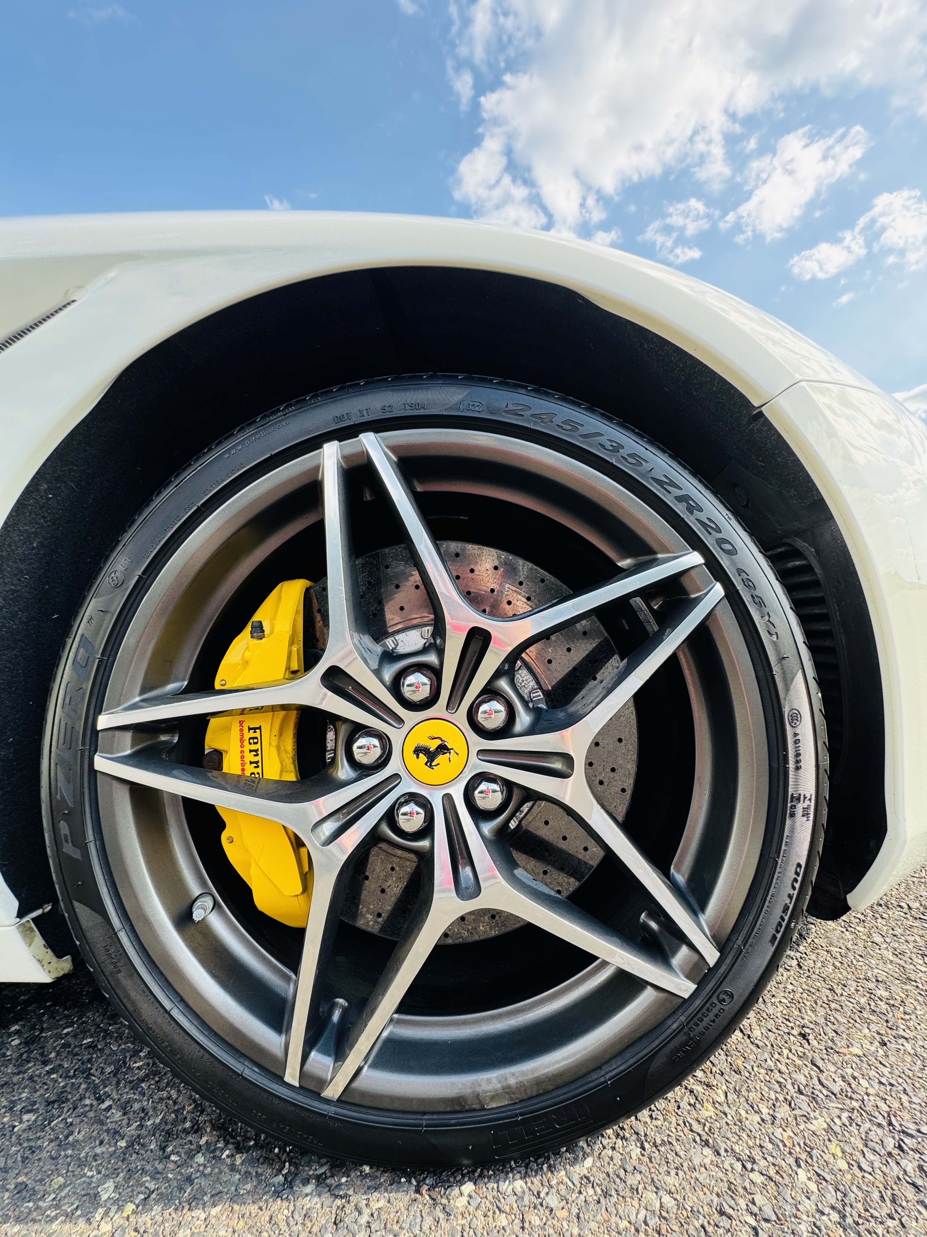 Used 2016 Ferrari California T RWD image 14