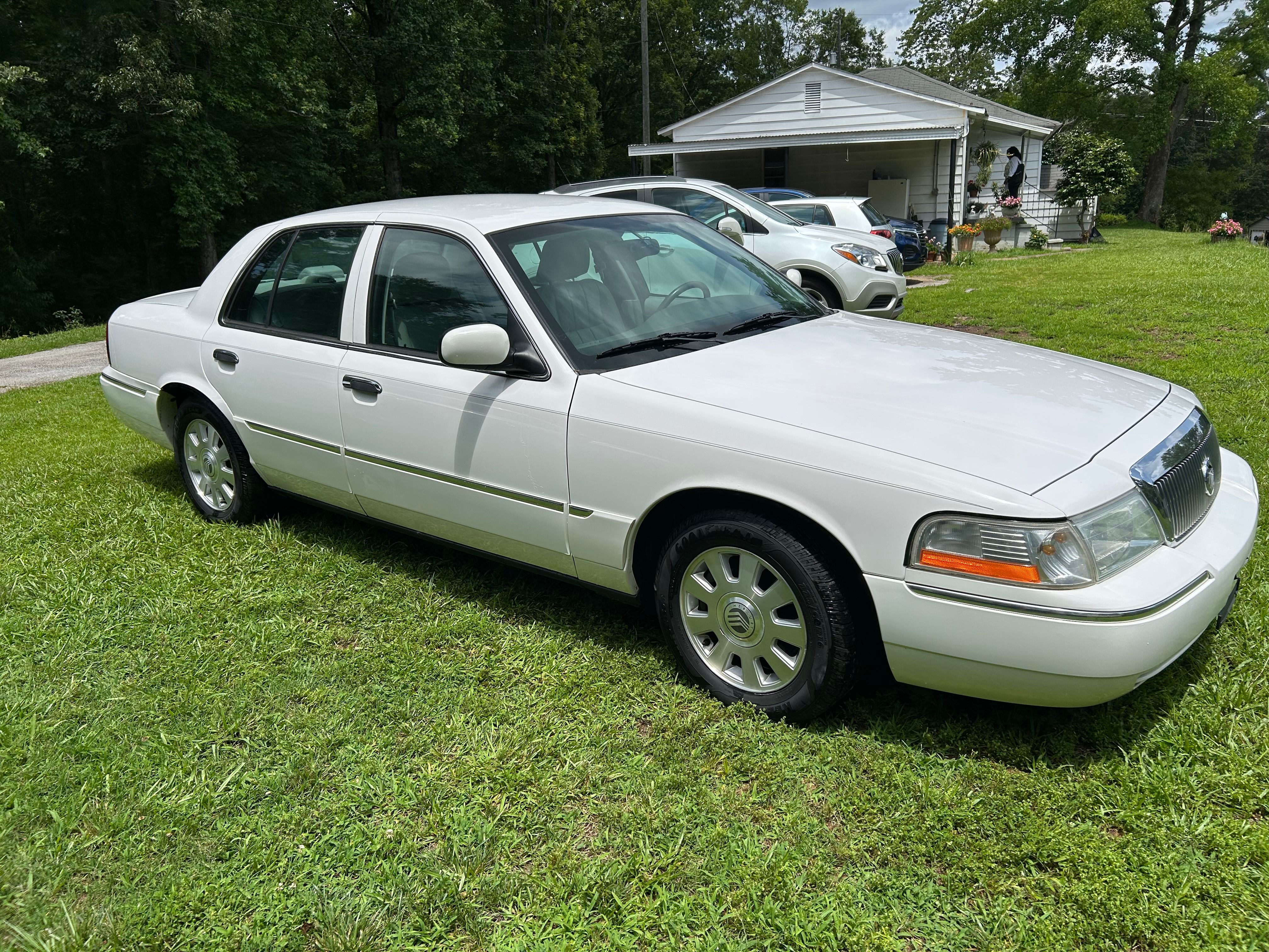 Used 2004 Mercury Grand Marquis LS RWD image 5