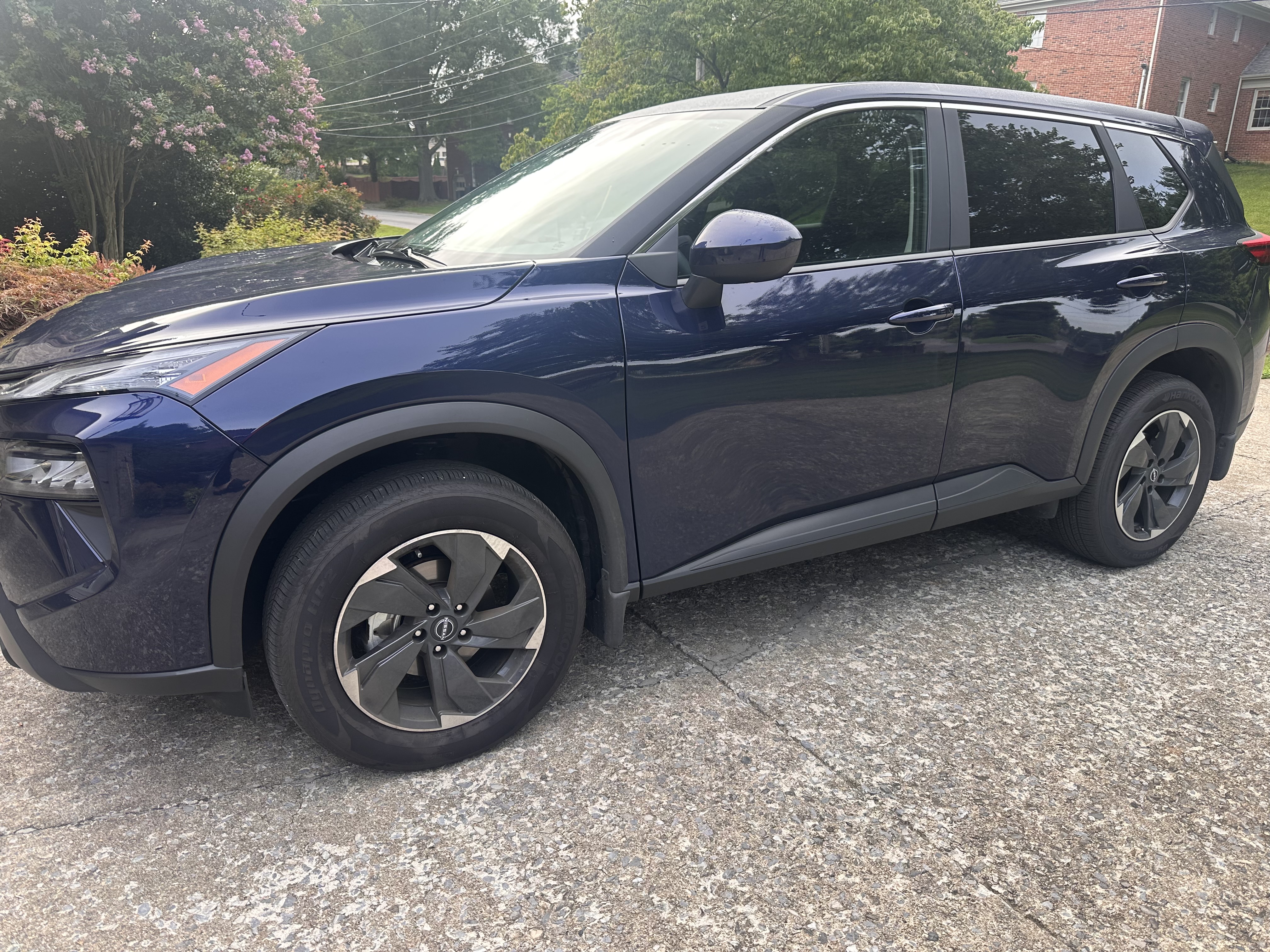 Used 2026 Nissan Rogue SV w/ Cold Weather Package AWD/4WD image 1