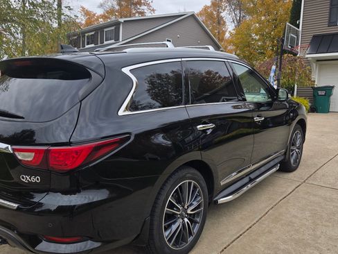 Used 2017 INFINITI QX60 Luxe w/ Deluxe Technology Package image 2