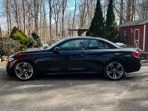 Used 2018 BMW M4 Convertible image 15