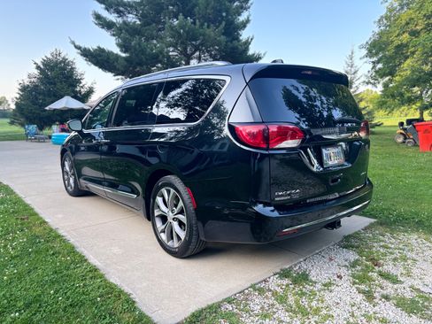 Used 2020 Chrysler Pacifica Limited FWD image 6