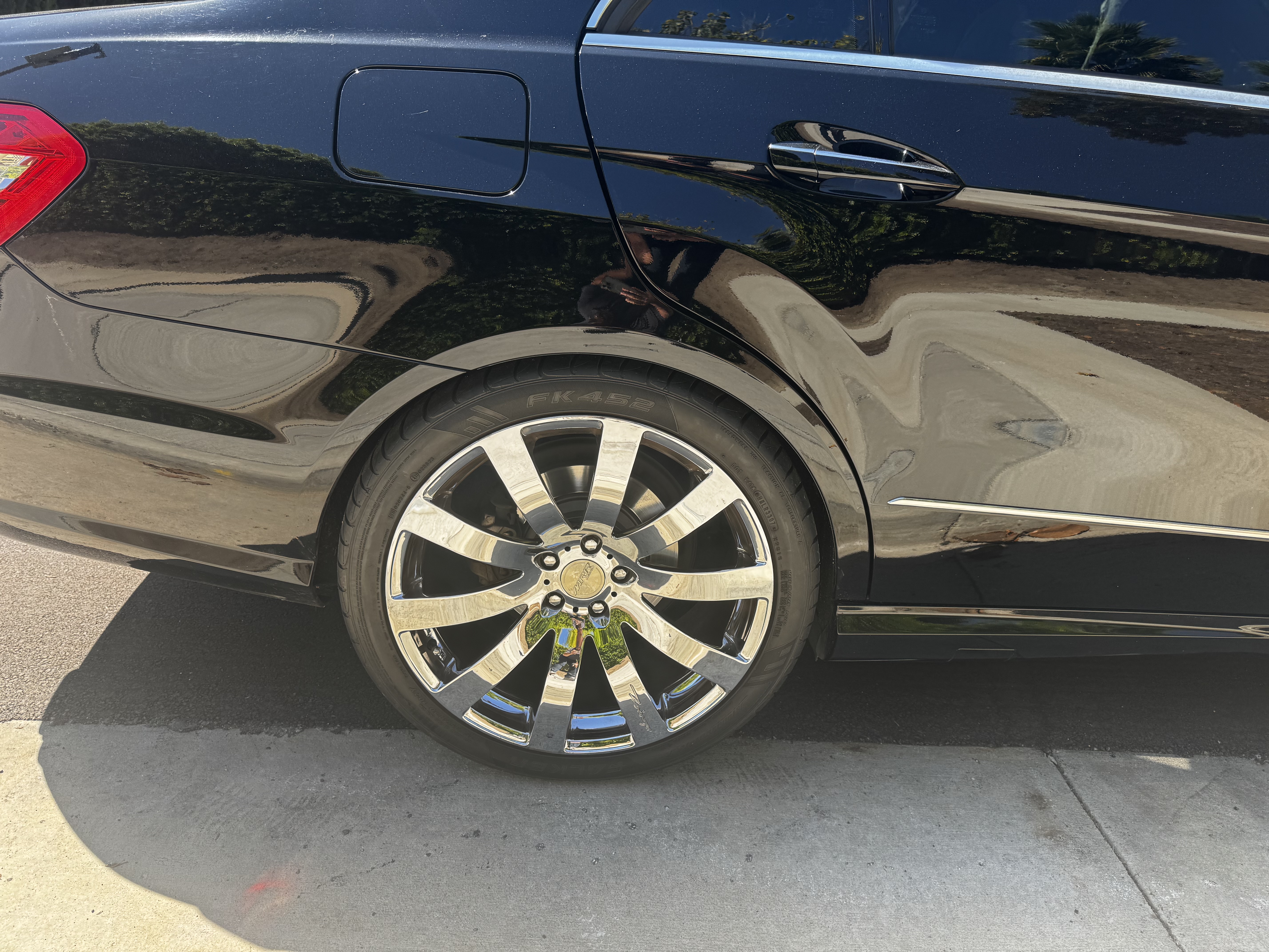 Used 2010 Mercedes-Benz E 350 Sedan image 9