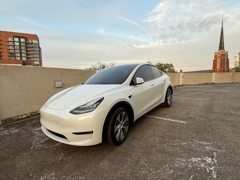 Used 2023 Tesla Model Y Long Range AWD/4WD image 6